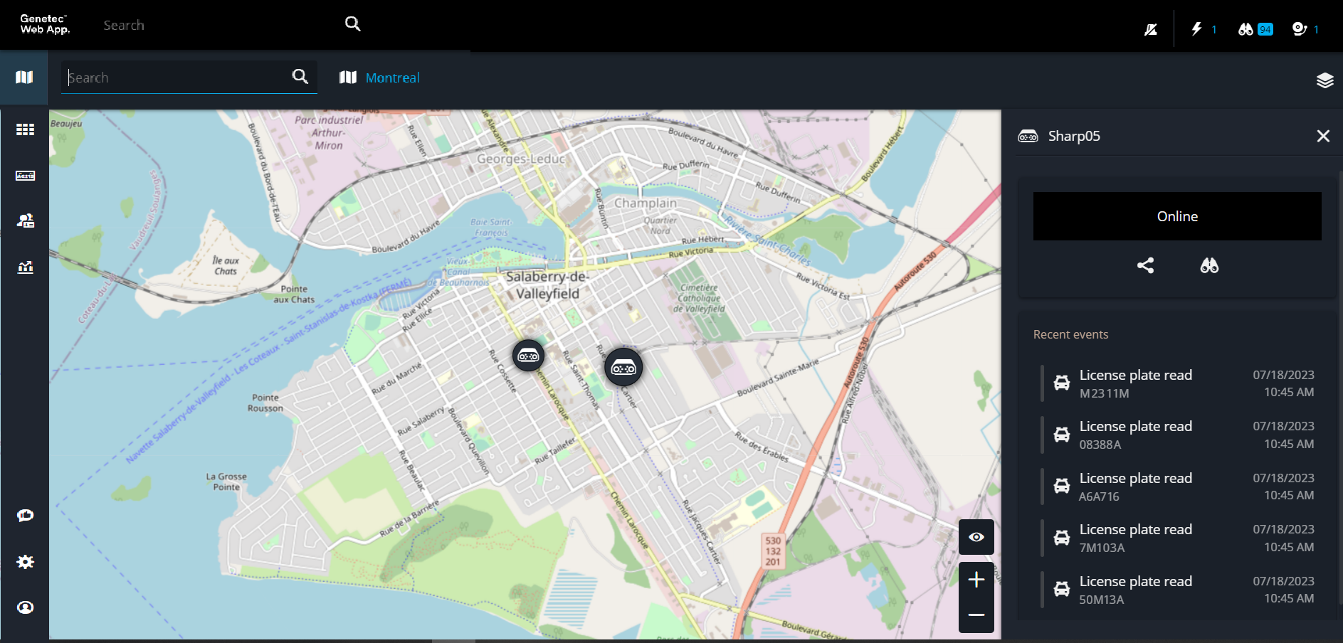 La tarea de Mapas en Genetec Web App muestra dos unidades de ALPR y el panel lateral, que muestra lecturas de ALPR recientes.